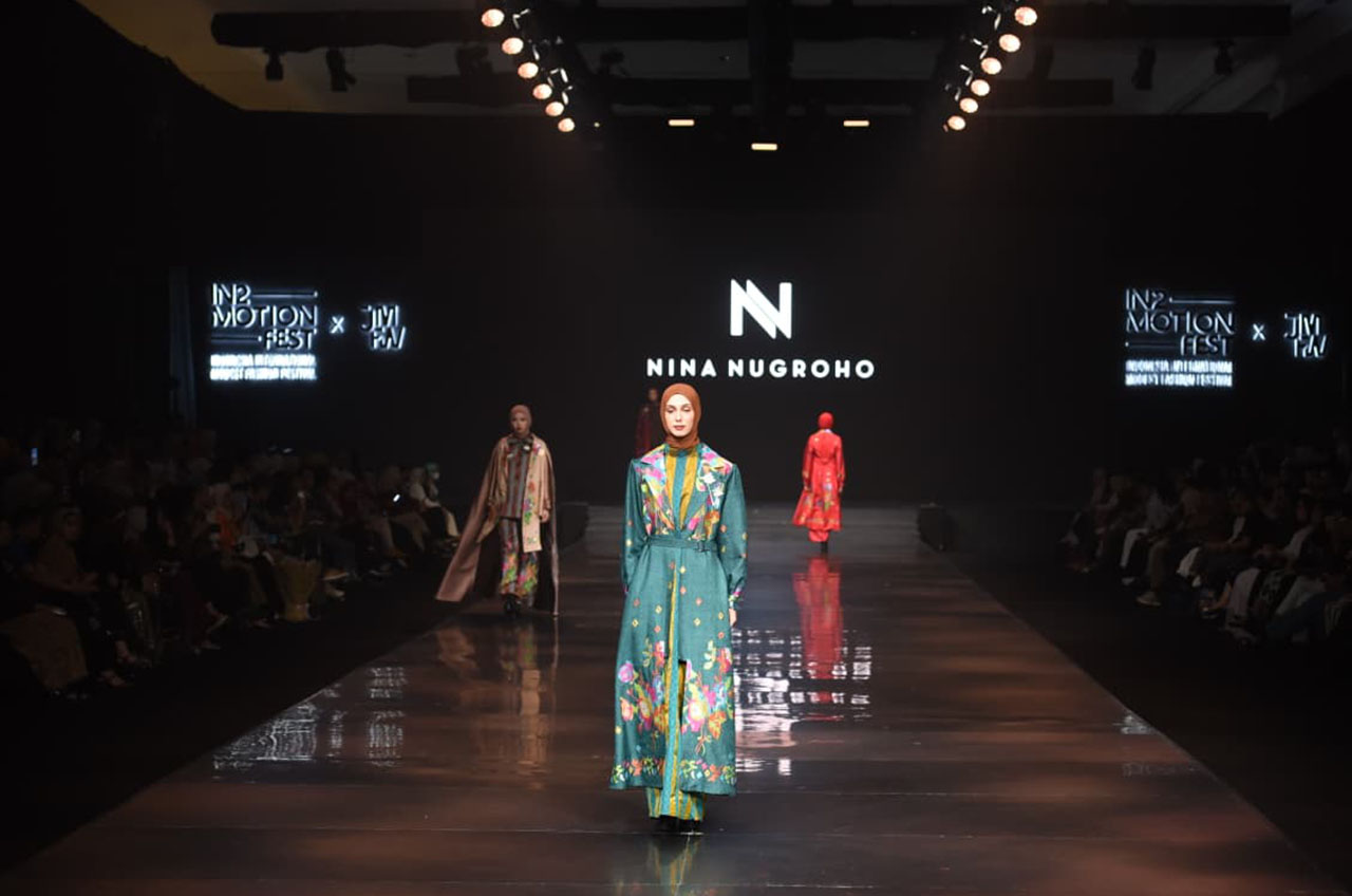 Lima Desainer Mengangkat Wastra Tradisional di Panggung Modest Fashion