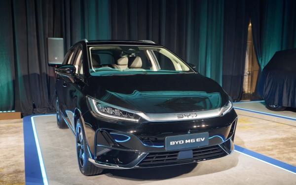 BYD Flash Charging Masuk ke M6 dan Atto 2: Revolusi Pengisian 5 Menit