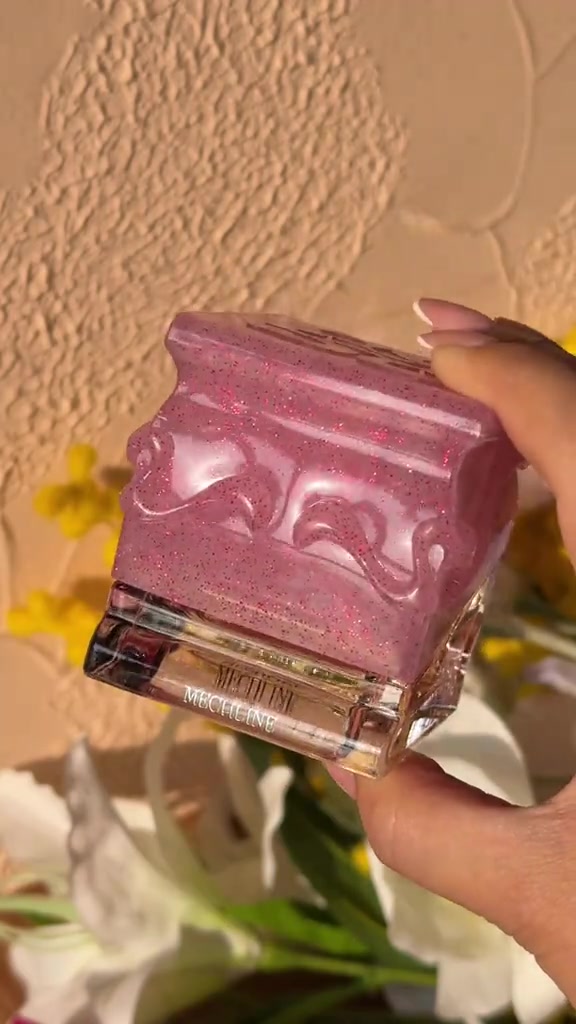 6 Parfum Wanita Lokal yang Paling Sering Bikin Orang Tanya: Pakai Wangi Apa?