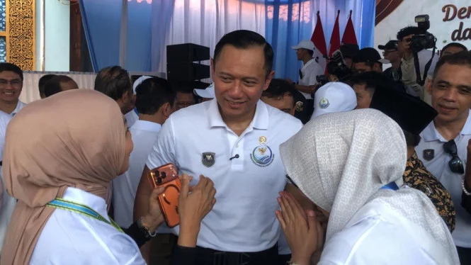 Tanggul Laut dan Mangrove: Strategi Ganda Menahan Rob di Pantura