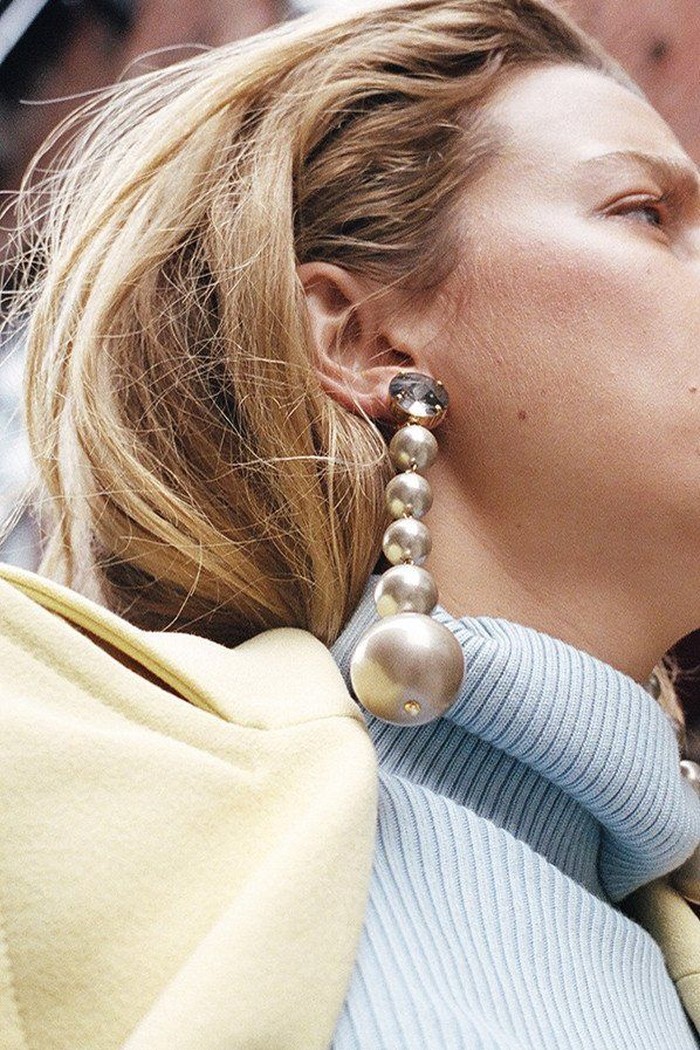 Tren Perhiasan: Cincin Perak, Kalung Mutiara Baroque, dan Statement Earrings