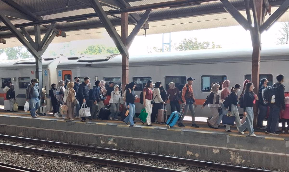 Gen Z Kuasai 40 Persen Penumpang Kereta Api Semarang