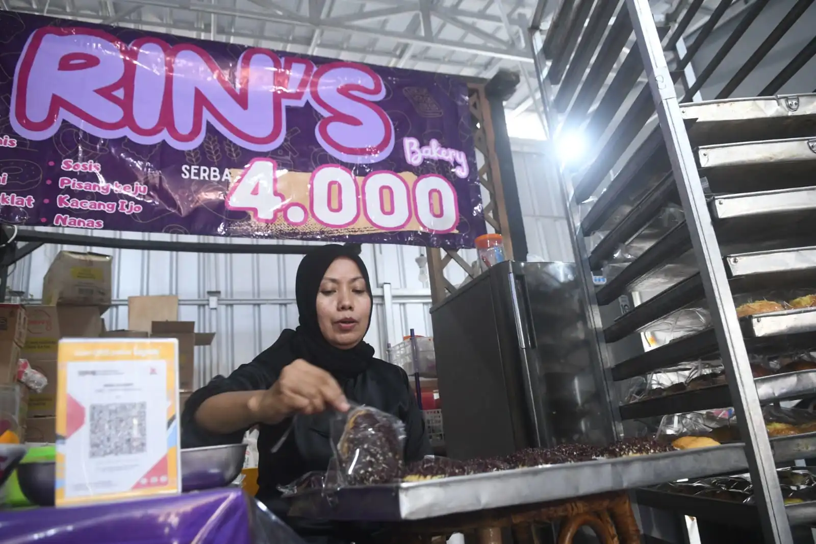 Program Bank UMKM yang Mengangkat Pedagang Jajanan Jalanan