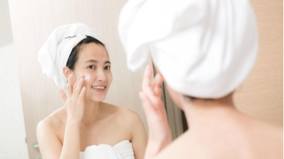 Sunscreen untuk Kulit Berjerawat: Panduan Memilih Formula Non-Comedogenic