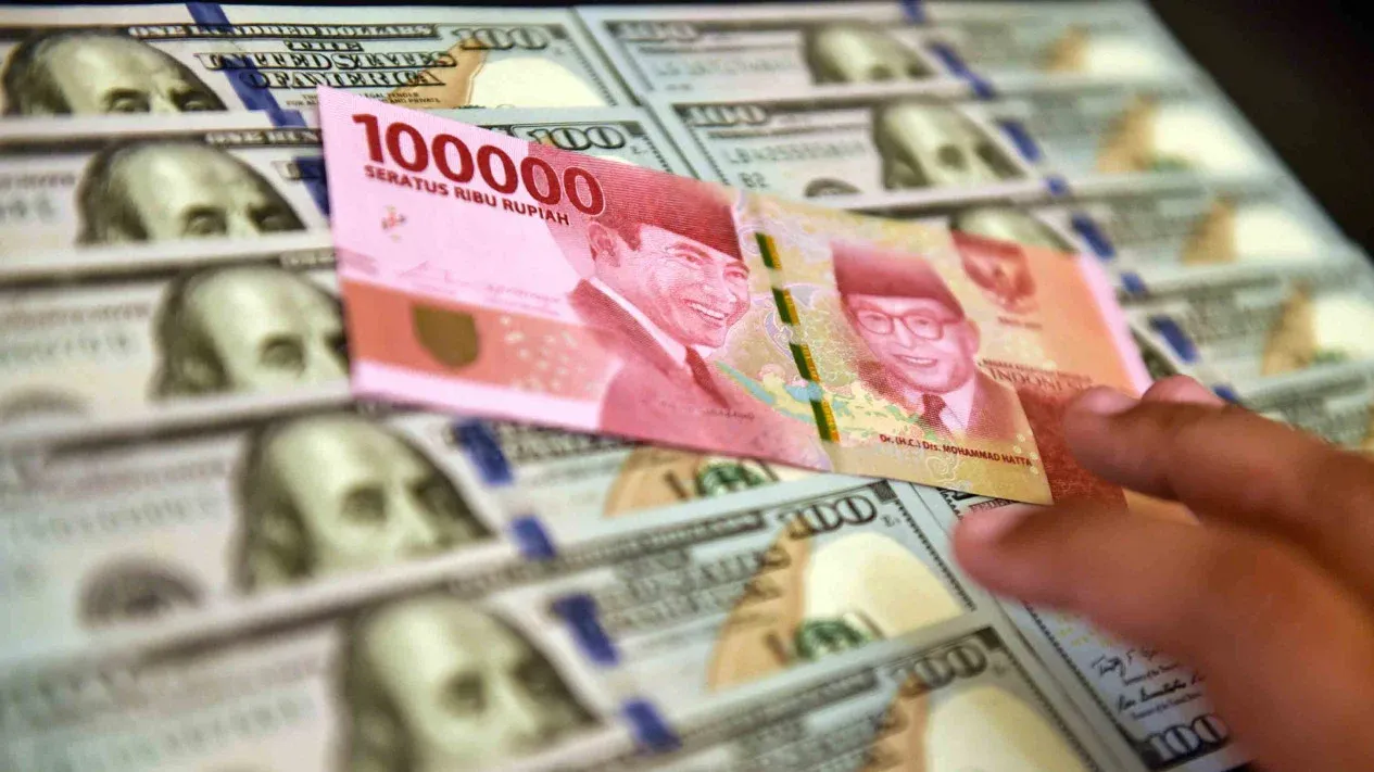 Rupiah Melemah ke Rp 18.000: Tiga Faktor Global Penggerak Kurs