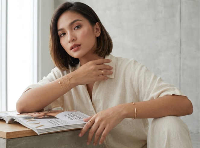 Dari Statement Earrings hingga Kalung Mutiara: Panduan Styling Perhiasan yang Mencuri Perhatian