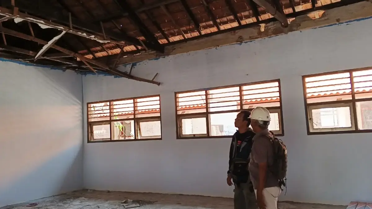 Ribuan Siswa Belajar di Luar Kelas: Alarm Krisis Infrastruktur Sekolah