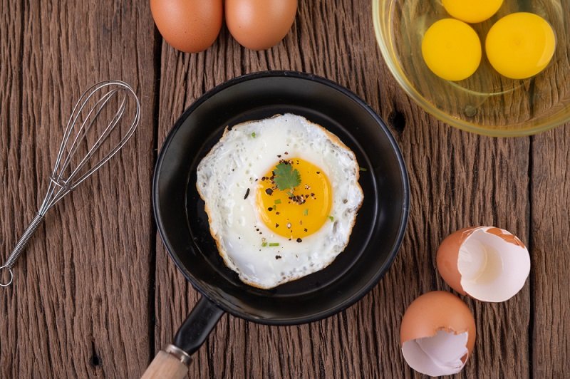 5 Trik Membuat Telur Ceplok Sempurna dengan Bentuk Rapi