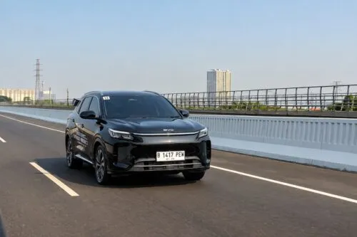 DFSK E5 Plus PHEV: Efisiensi Listrik 7,4 kWh dan Jarak 140 km