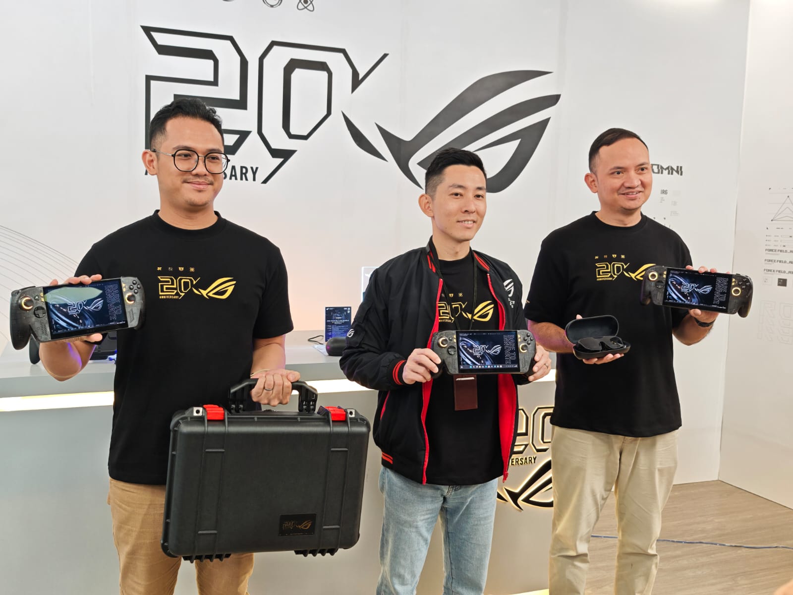 ROG Ally X20 Bundle: Handheld Gaming PC Seharga Desktop