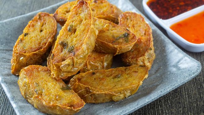 Siomay Goreng, Martabak Dimsum, dan Ngohiong: Trio Camilan Asia Garing