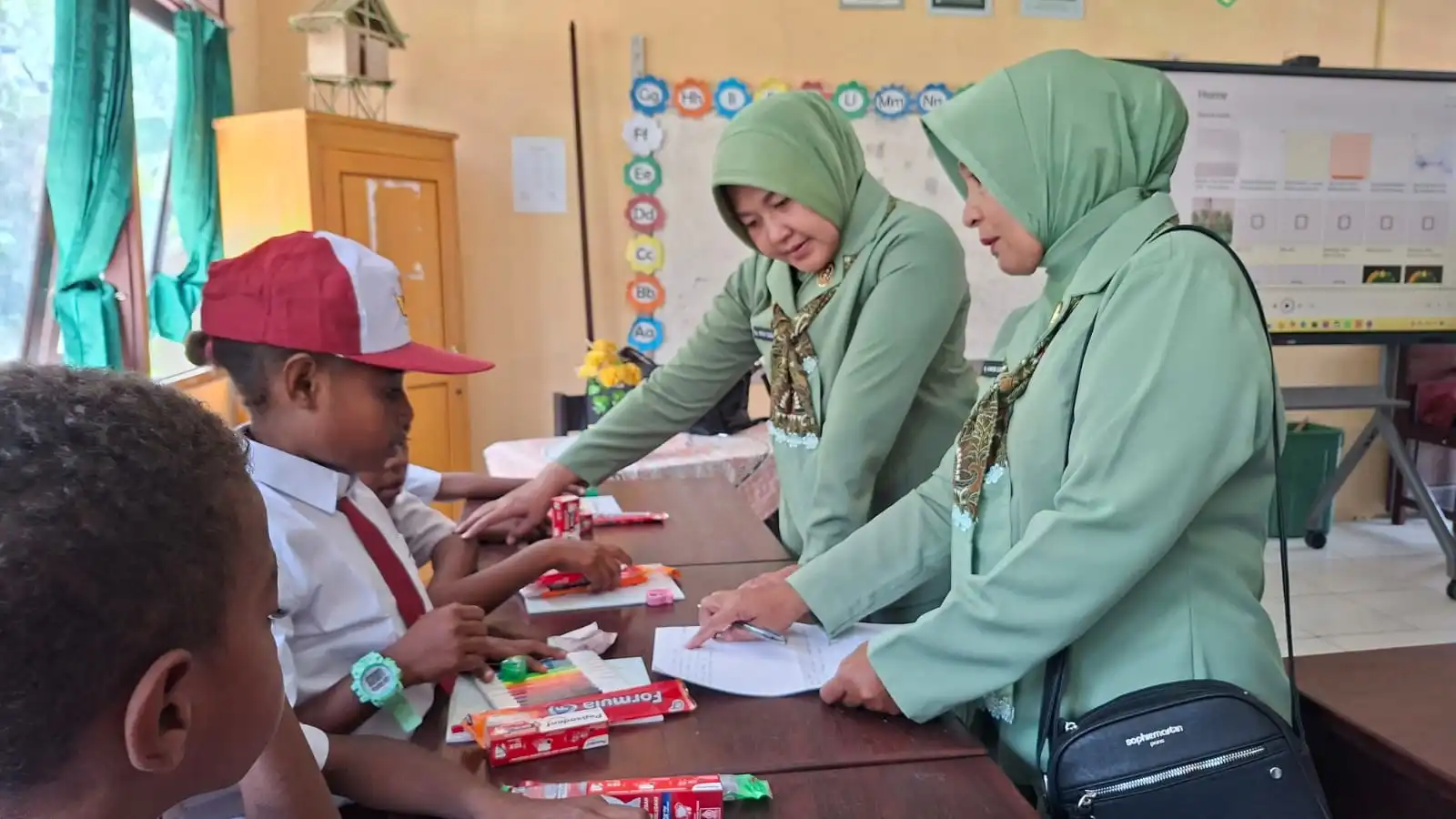 Mengajarkan Sikat Gigi dan Cuci Tangan yang Benar di Sekolah Dasar