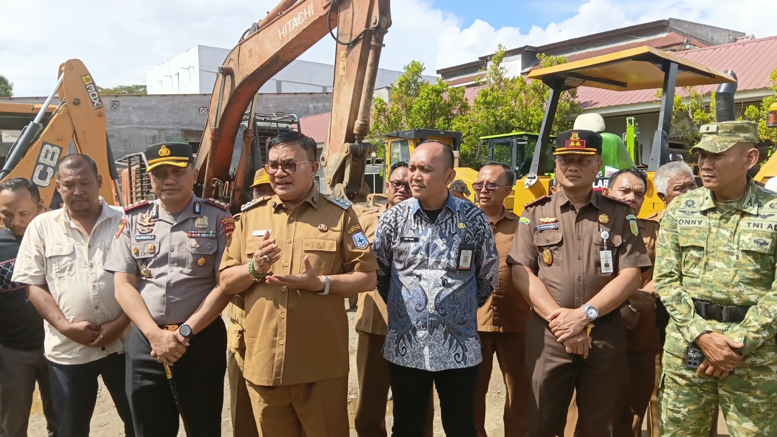 94 Alat Berat untuk Pemulihan Aceh: Strategi Cepat, Risiko Baru