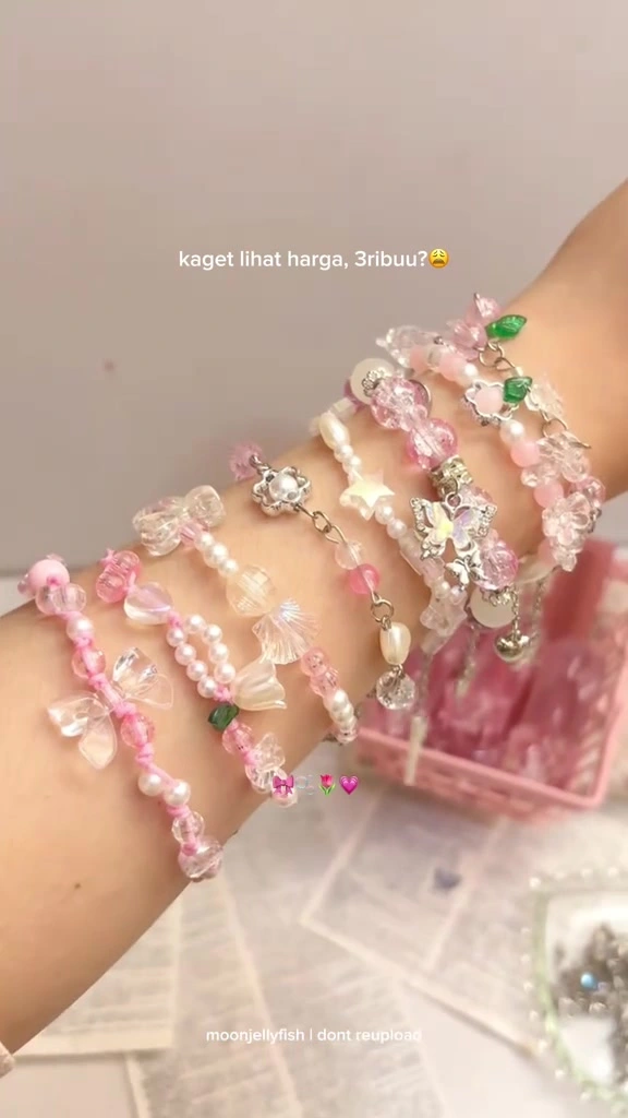 Gelang Manik Lokal dari yang Tiga Ribuan sampai Swarovski, Ternyata Bedanya Kelihatan di Tangan