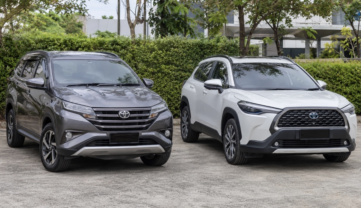 Rush vs Corolla Cross Bekas: Panduan Memilih SUV Toyota untuk Keluarga