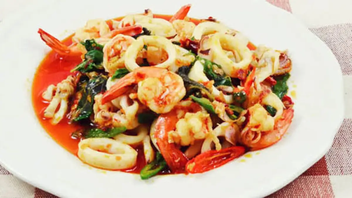 Tomyam Seafood vs Cumi Udang Rica Kemangi: Duel Asam Pedas Tanpa Amis