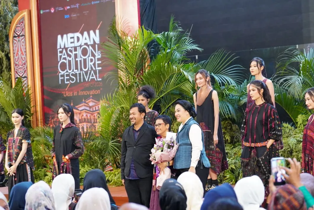 Kain Ulos Tradisional Bertemu Inovasi Modern di Medan Fashion & Culture Festival