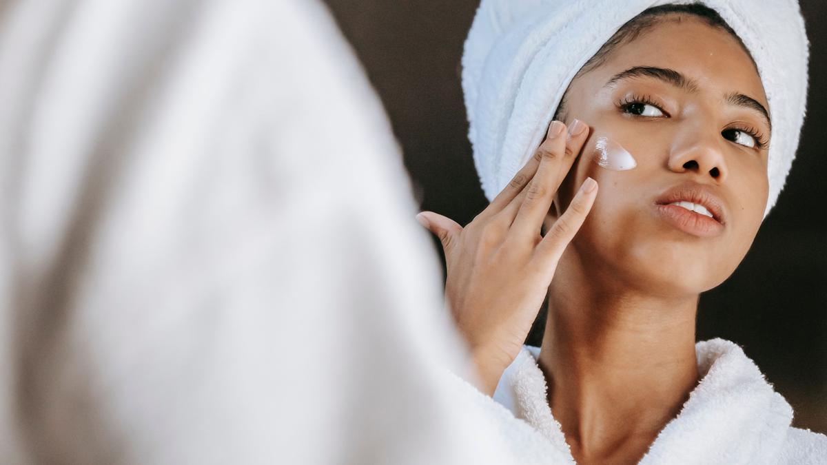 Sunscreen Sebelum atau Sesudah Makeup? Ini Urutan yang Tepat