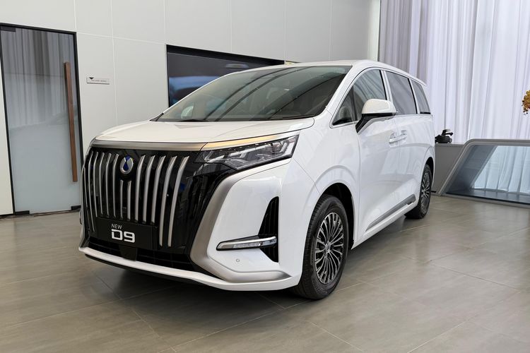 Danza D9 Penyegaran Terbaru: Duel Langsung dengan Toyota Alphard di Segmen MPV Premium