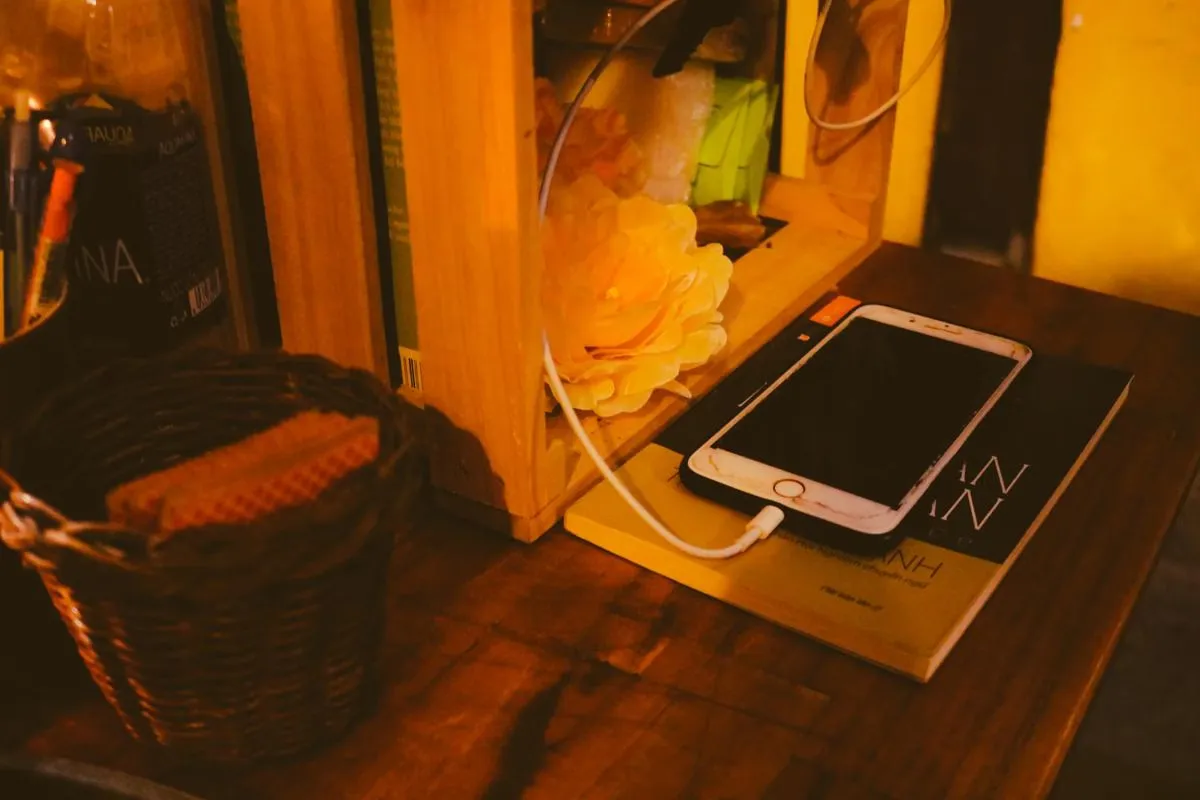 Perbedaan Pengecasan iPhone dan Android yang Sering Disalahpahami
