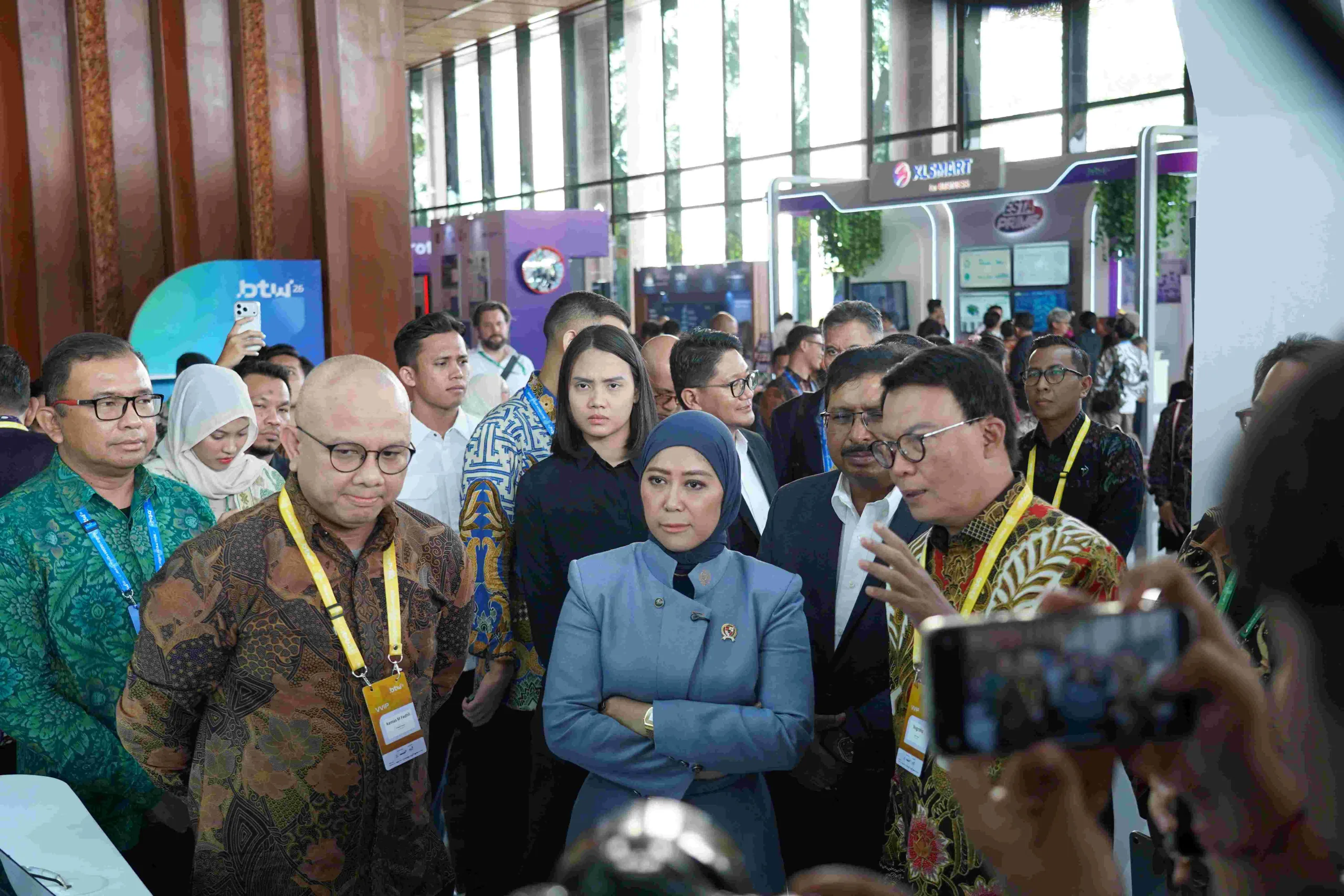 9 Solusi AI Lokal Telkomsel: Dari Anti-Scam hingga IoT Ramah Warga