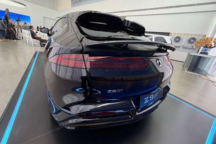 Danza New D9 dan Z9 GT: MPV Mewah vs GT Ekstrem