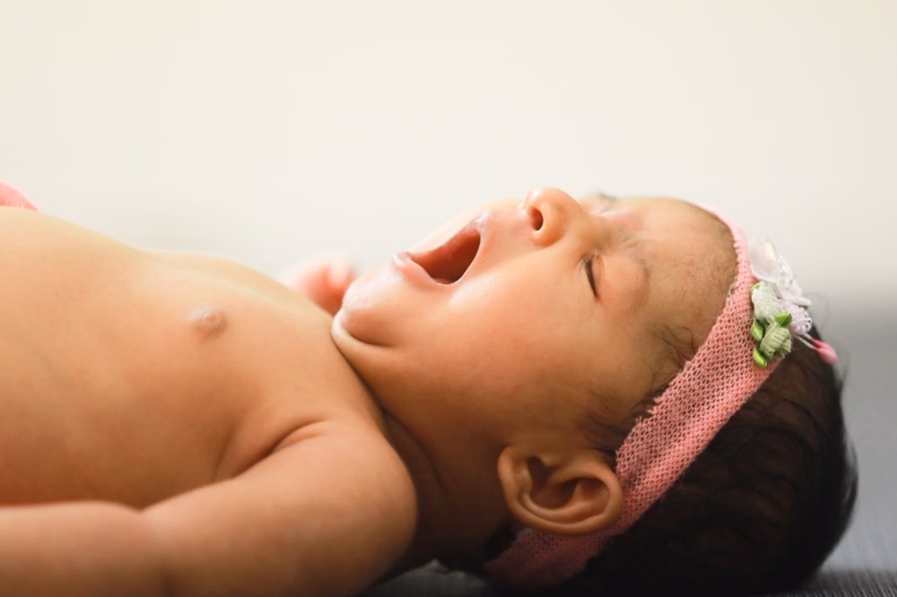 Pertolongan Pertama Bayi Pilek: Rawat di Rumah atau ke Dokter?