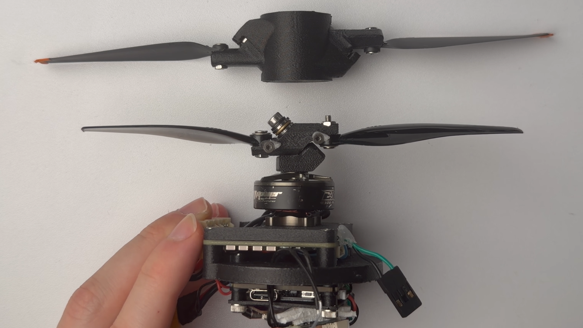 Drone Satu Motor Cetak 3D: Minimalis, Stabil, dan Siap Ruang Tertutup