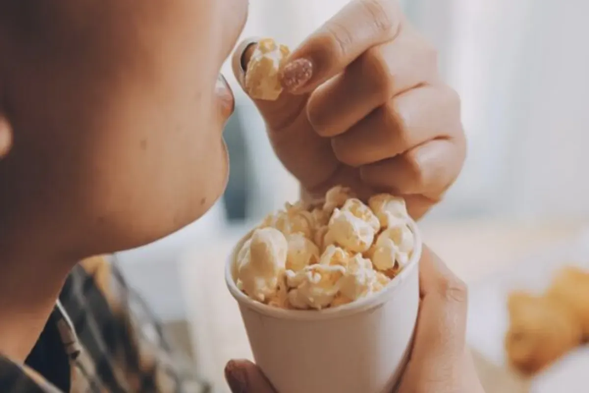 Waktu Makan Malam Ideal untuk Tidur Nyenyak dan Hati Sehat