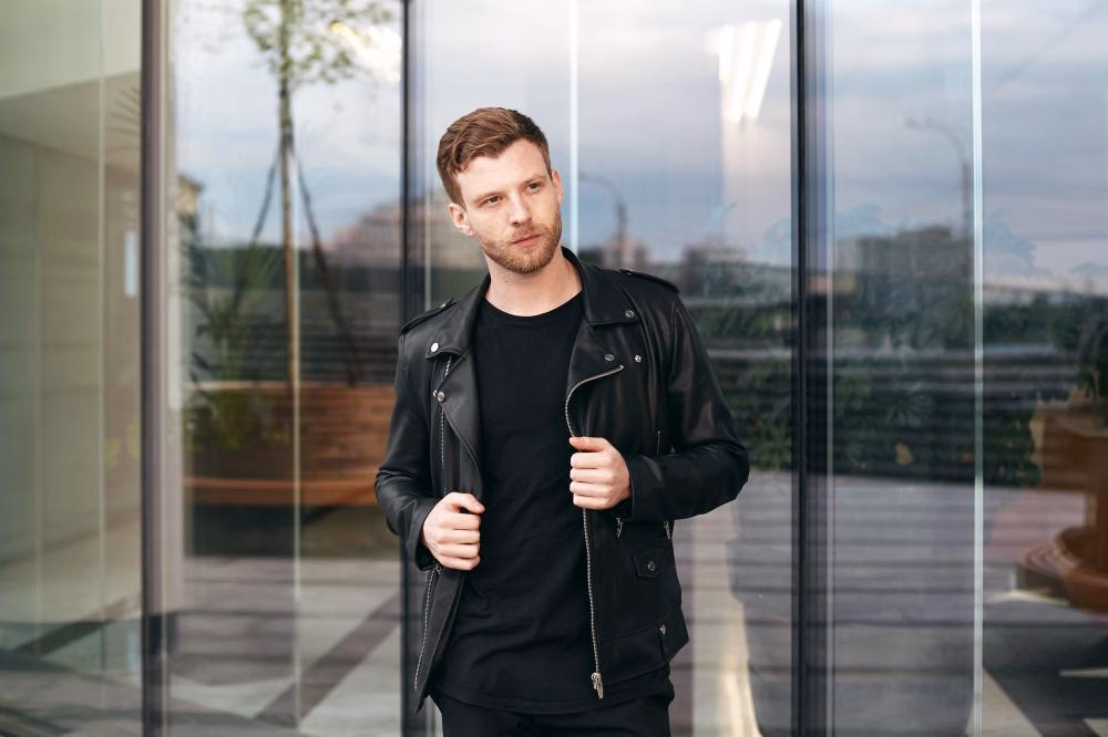 Panduan Styling Outfit Serba Hitam yang Dinamis dan Modern