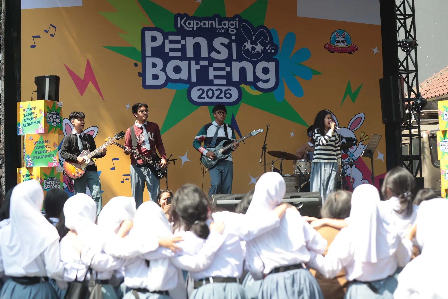 Dari Panggung Sekolah ke Industri Musik: Pensi sebagai Batu Loncatan Penyanyi Muda
