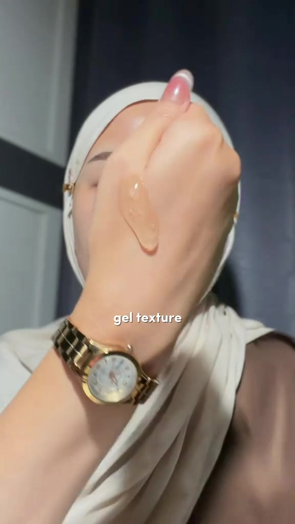 Glue Primer yang Viral Itu Nempelnya Beneran, Asal Kamu Nggak Nimpa Kompleksion Saat Masih Basah