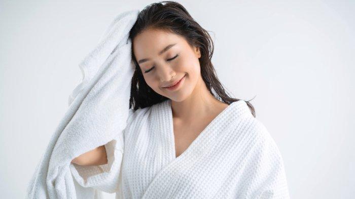 Teknik Mengeringkan Rambut yang Tepat Sesuai Jenis dan Tekstur