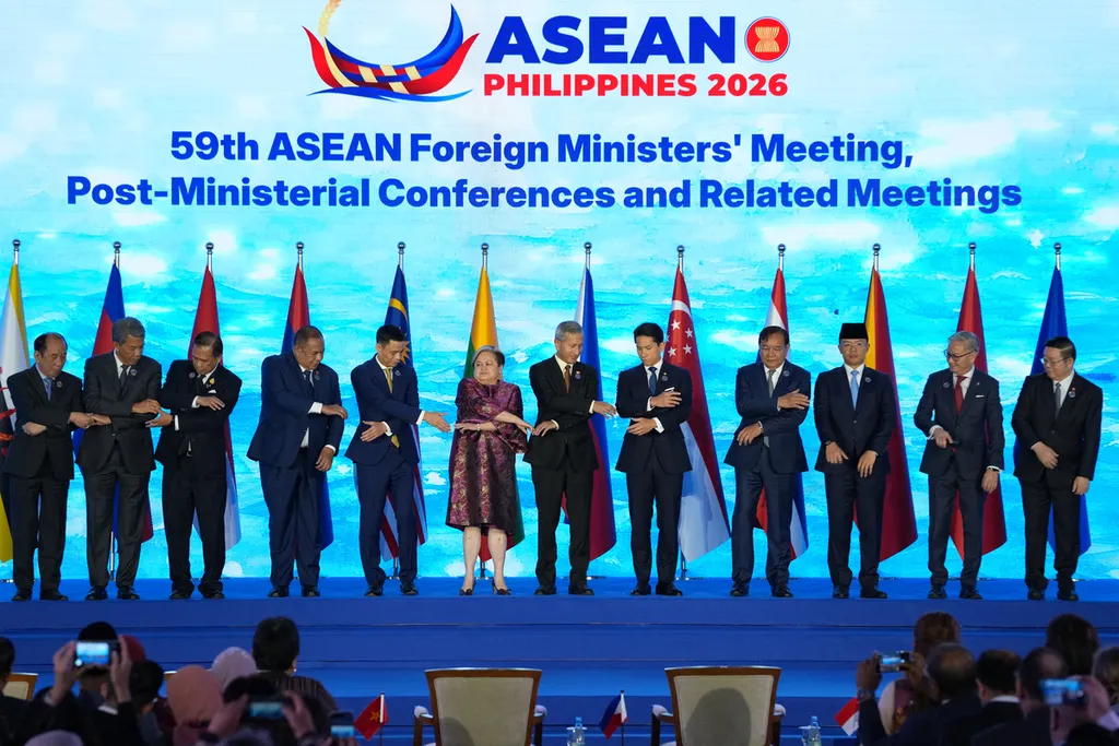 Tiga Pilar Diplomasi Pembangunan: Investasi, Kerja, ASEAN