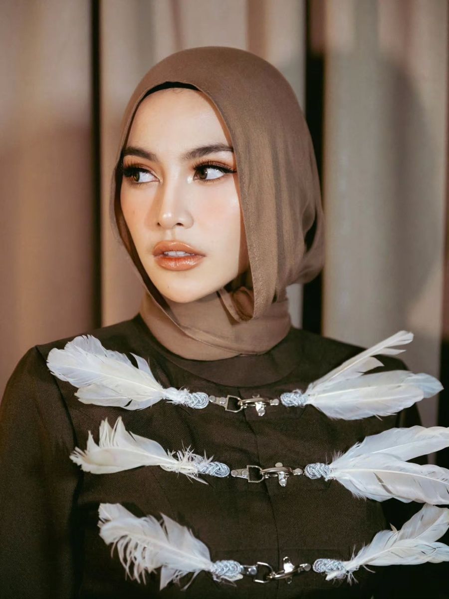 Mahalini Berhijab: Transformasi Gaya yang Memikat Penggemar