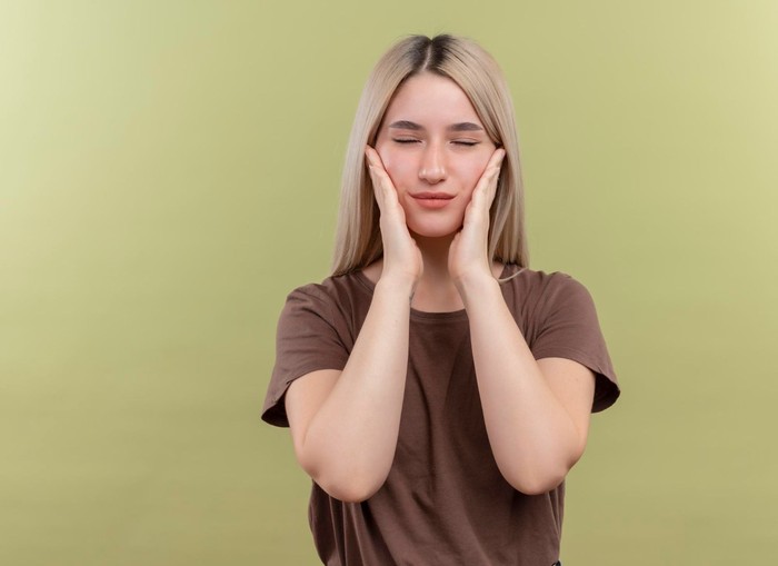 6 Kesalahan Eksfoliasi yang Diam-diam Merusak Kulit