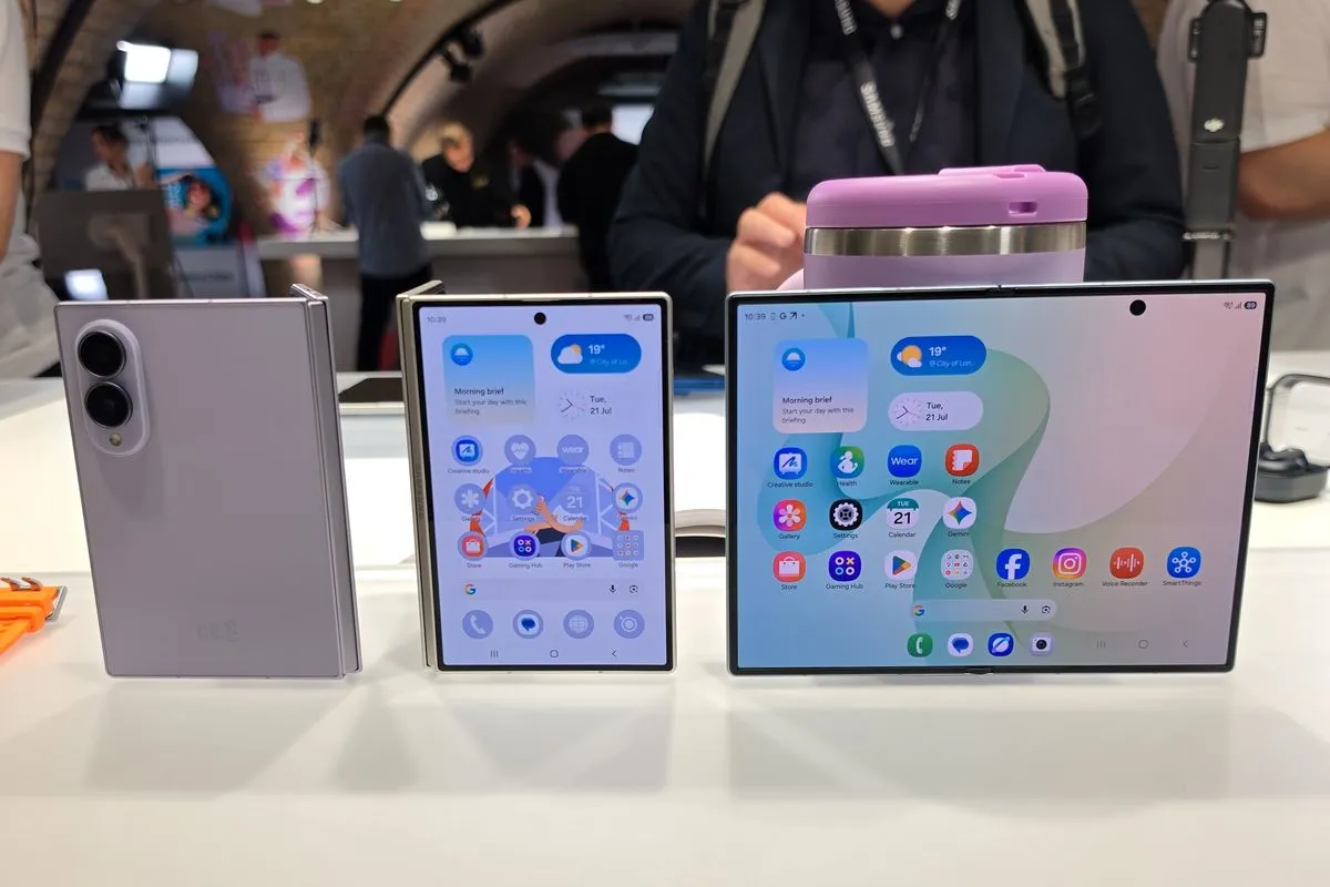 Pencarian Ponsel Lipat Melonjak: Efek Bayangan iPhone Duo