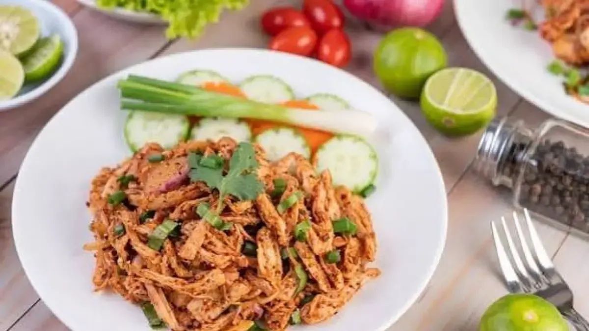 Ikan Tongkol Kuah Santan Pedas dengan Rempah Wangi dan Kecombrang