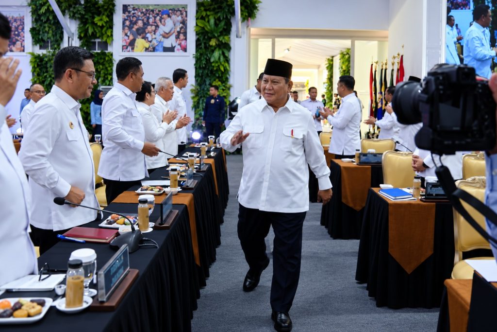 Dua Tahun Pemerintahan: Menimbang Ketahanan di Tengah Krisis Global