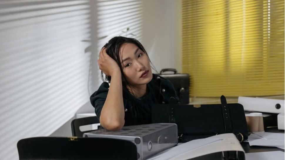 Lingkungan Kerja Toxic dan Emotional Labor: Lindungi Kesehatan Mental Anda