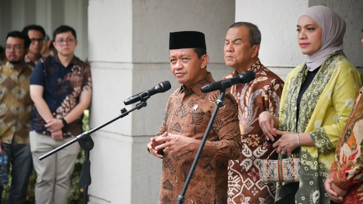 Truk Tambang Antre BBM Subsidi: Alarm Bocornya Kebijakan Energi