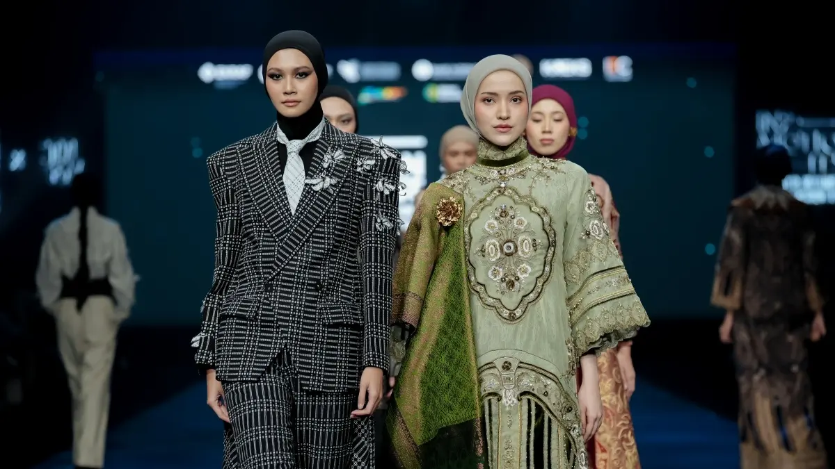 Wastra Tradisional Jadi Tren Busana Modern