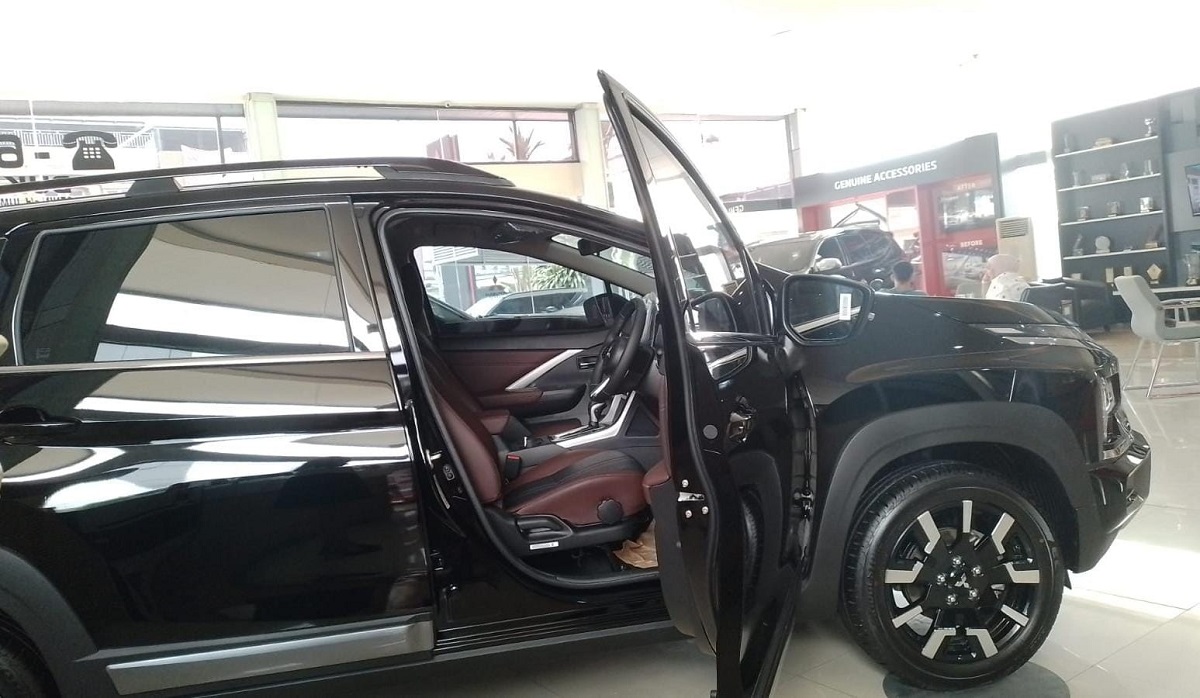 Mitsubishi Xpander Cross vs Exceed Tourer: Pilih yang Mana?