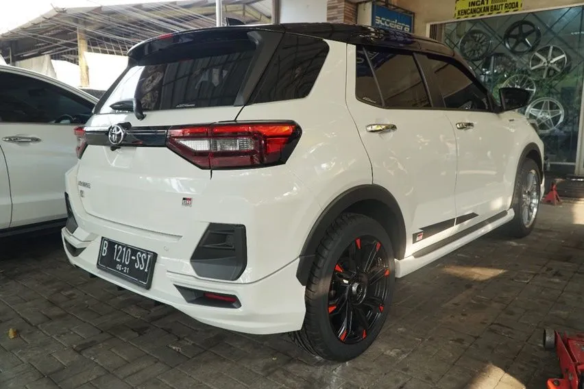 Panduan Aman Mengganti Ban dan Pelek Mobil