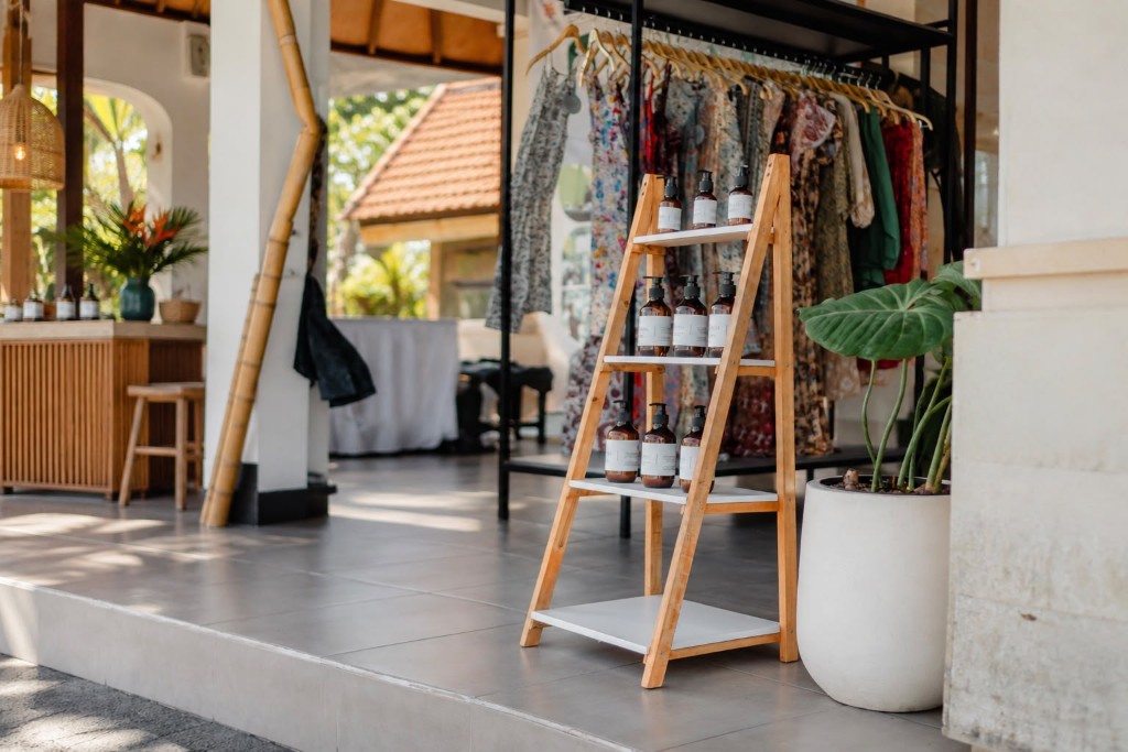 UMKM Fashion Bali Naik Level Lewat Fashion Show Berkelanjutan