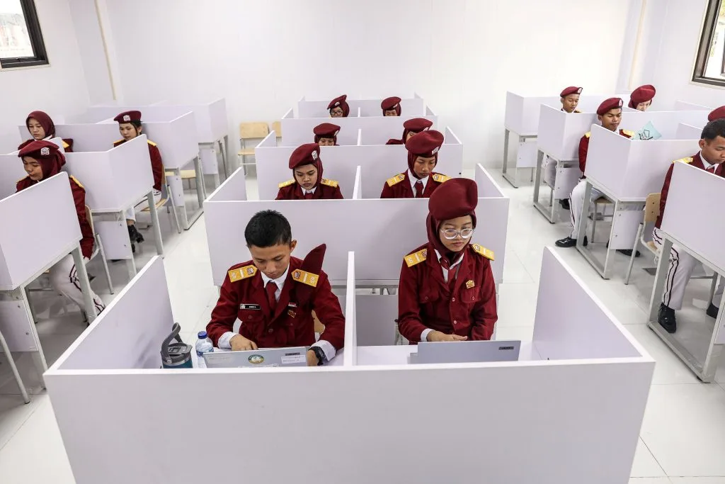 Panduan Orang Tua Melindungi Anak di Ruang Digital