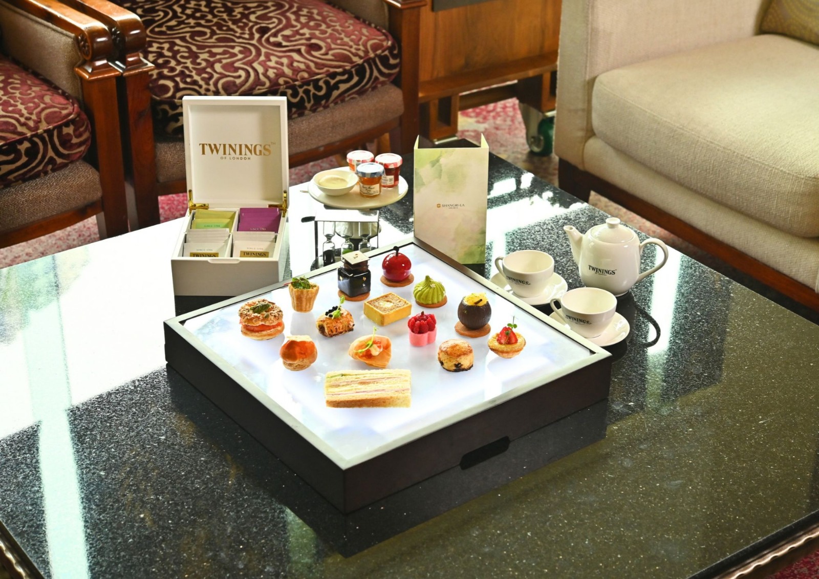 Dari Cangkir Warisan hingga Piring Seni: Afternoon Tea Mewah sebagai Estetika Kuliner