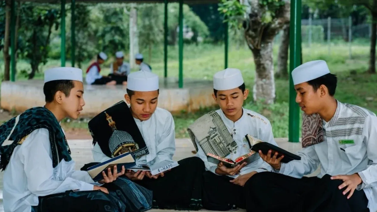 Pesantren Menyiapkan Santri Menguasai AI Tanpa Melepas Adab