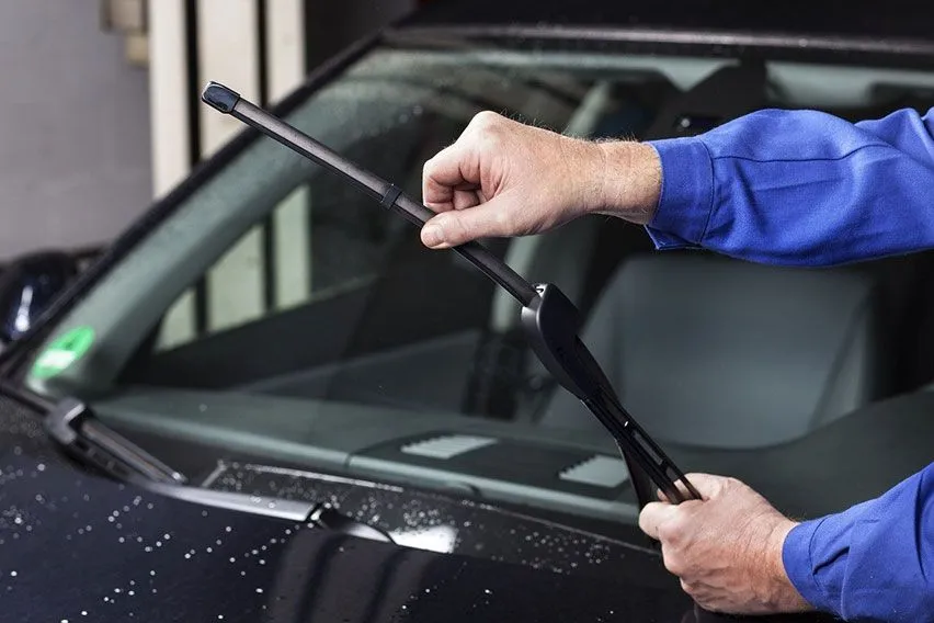 Panduan Merawat Wiper dan Spion agar Pandangan Tetap Jernih