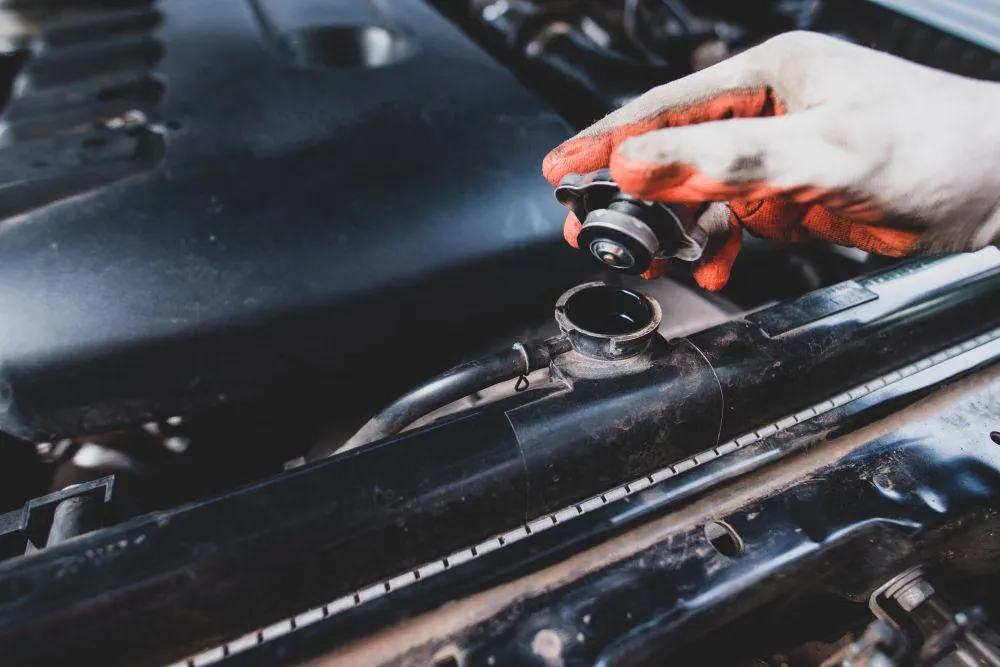 Coolant Radiator Kedaluwarsa Sebelum Dipakai? Begini Cara Mengeceknya